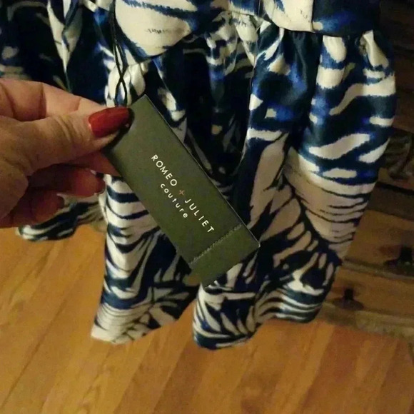 Romeo & juliet Blue/White dress - Picture 5 of 5